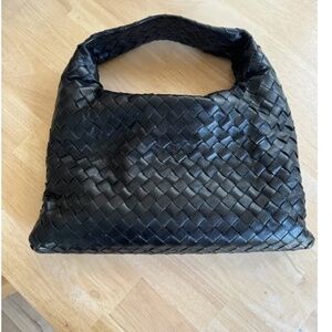 Bottega Veneta Leather Hop Bag medium